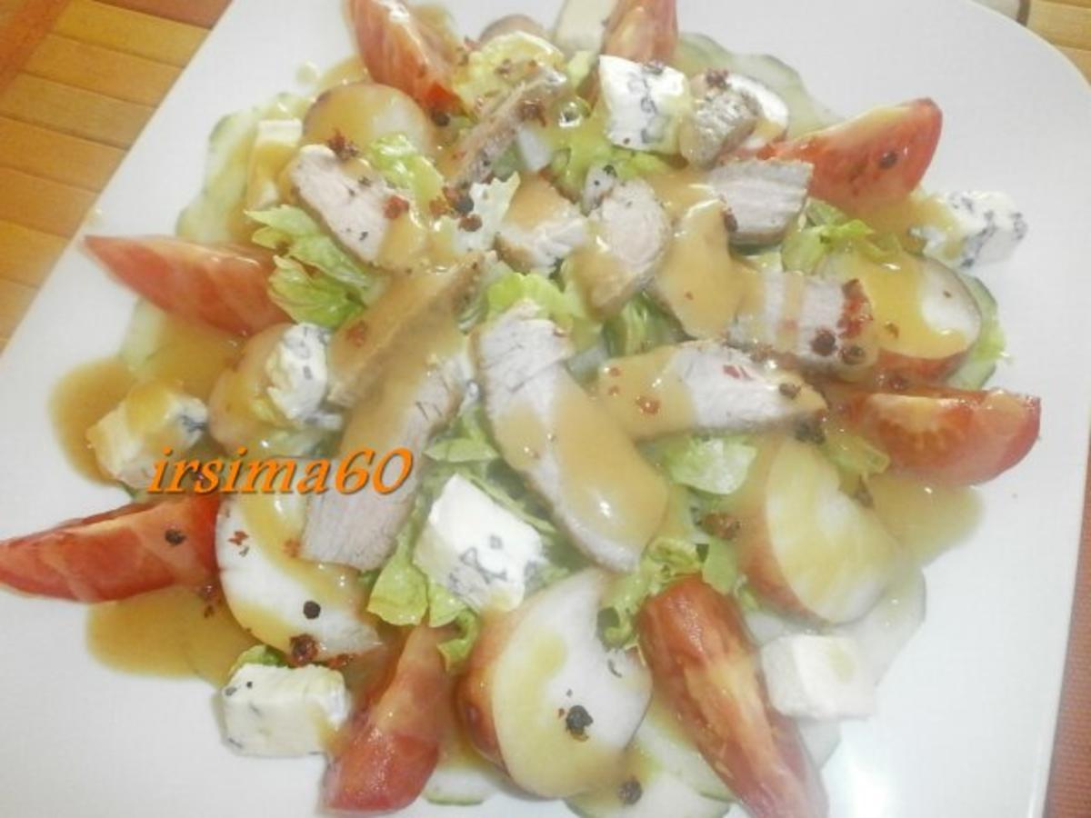 Fruchtiger  Salat mit Streifen vom Schweinefilet  und Cambozola - Rezept