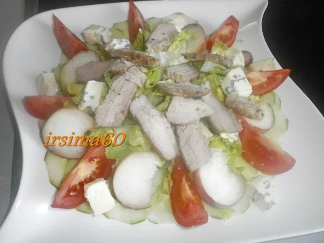 Rezept: Fruchtiger Salat mit Streifen vom Schweinefilet und Cambozola Bild Nr. 4 Fruchtiger Salat mit Streifen vom Schweinefilet und Cambozola - Rezept - Bild Nr. 4