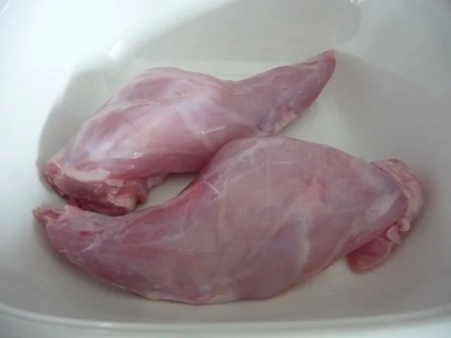 Wild & Co : Hasen / Kaninchen-Keulen, Dinkelspätzle und Salat - Rezept - Bild Nr. 2