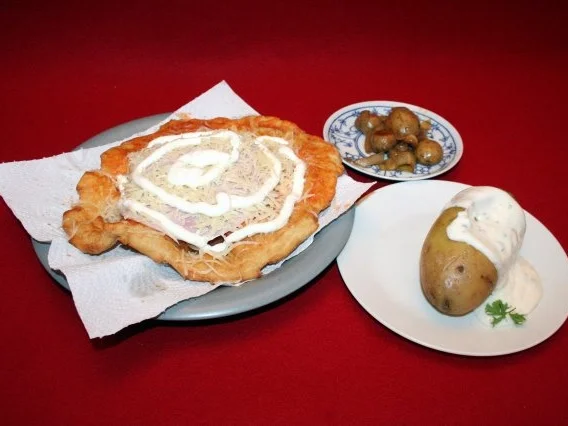Rezept: Langos, Backkartoffeln, Champignons Langos, Backkartoffeln, Champignons - Rezept