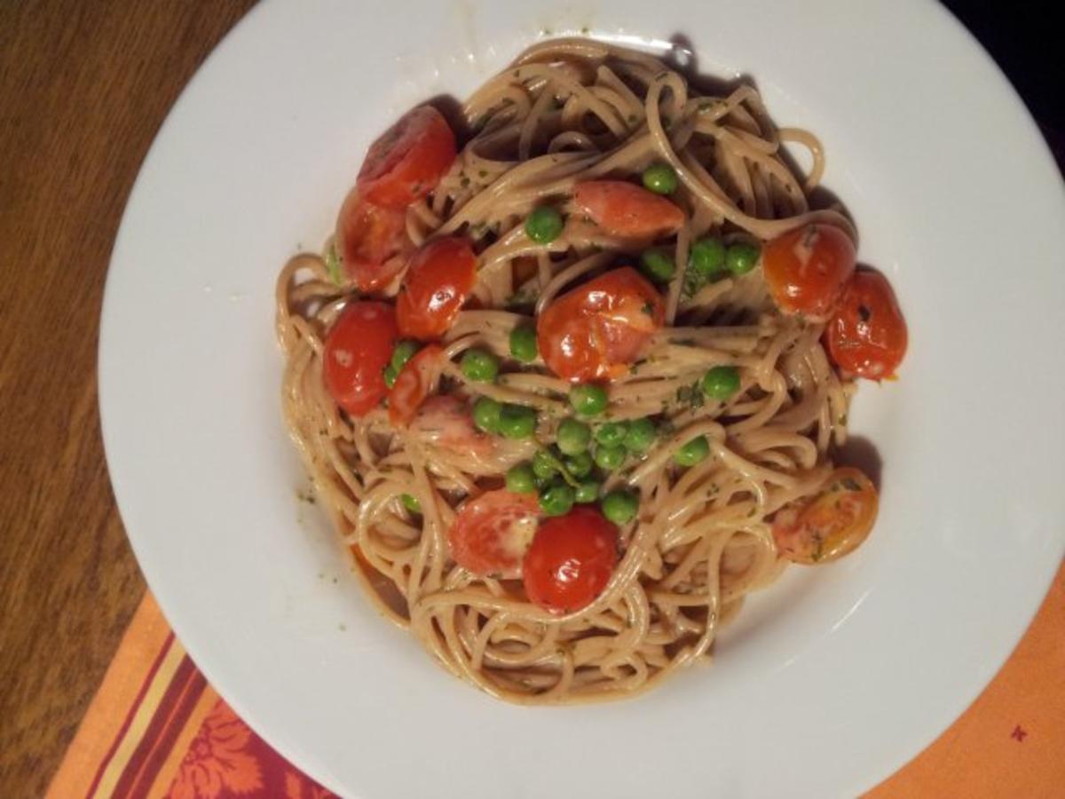 Vollkornspaghetti mit Tomaten - Rezept
