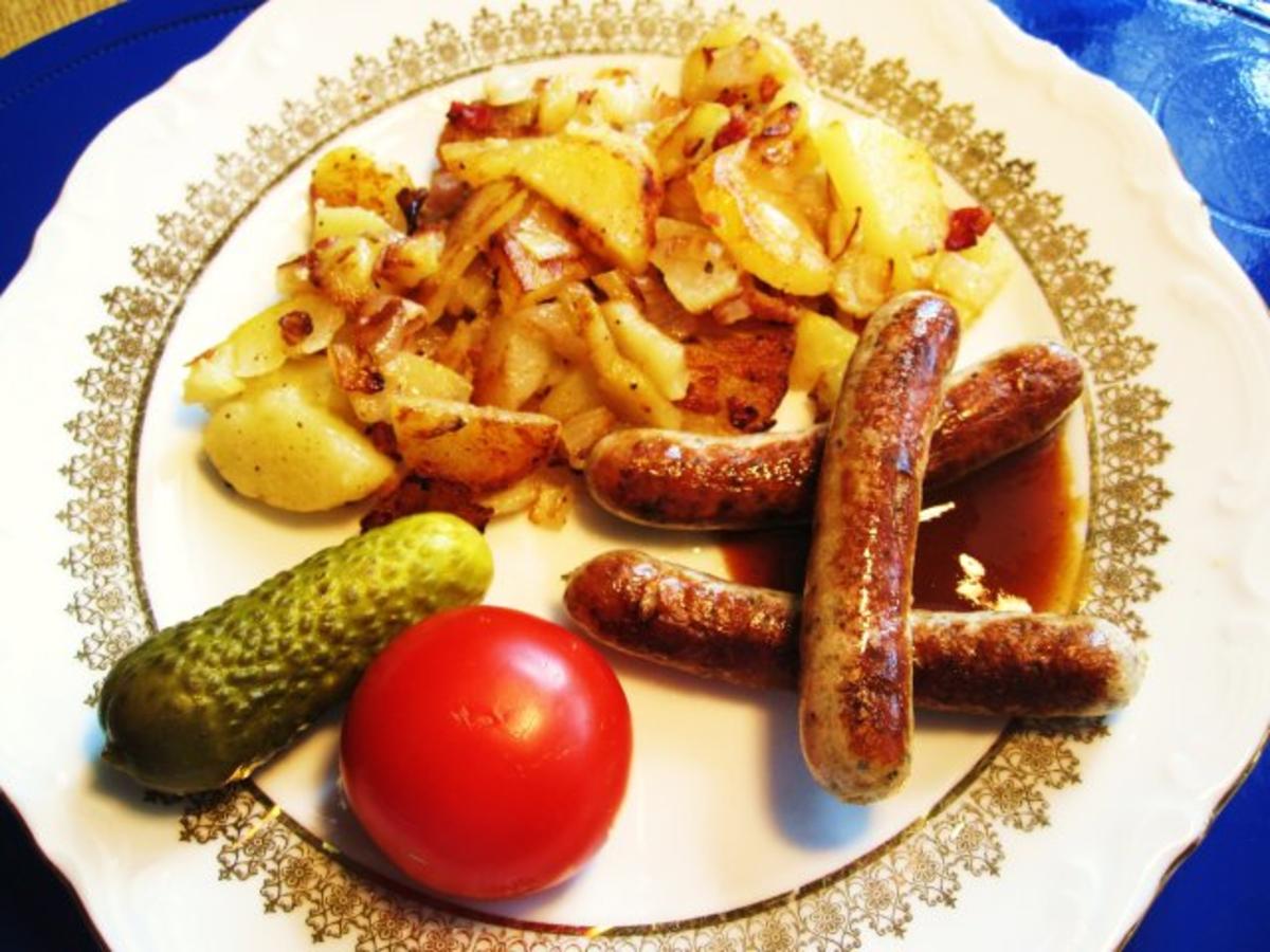 Bratkartoffeln mit Nürnberger Würsteln - Rezept