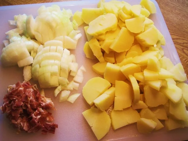 Rezept: Bratkartoffeln mit Nürnberger Würsteln Bild Nr. 2 Bratkartoffeln mit Nürnberger Würsteln - Rezept - Bild Nr. 2