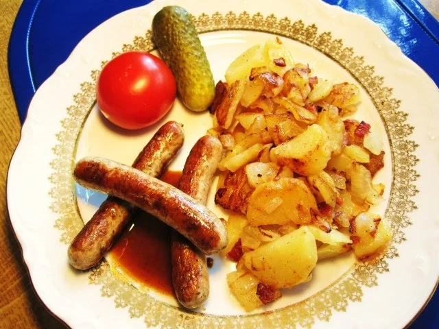 Rezept: Bratkartoffeln mit Nürnberger Würsteln Bild Nr. 4 Bratkartoffeln mit Nürnberger Würsteln - Rezept - Bild Nr. 4