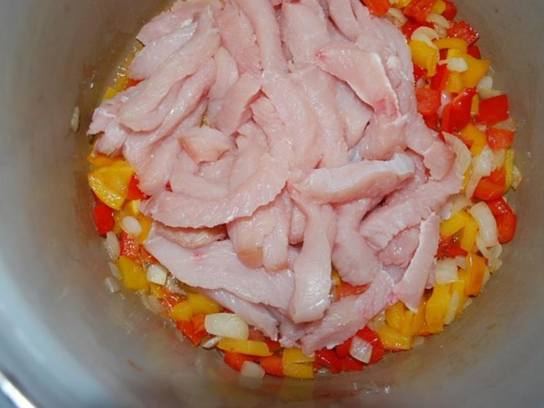 Kalorienarme Puten Gulasch mit Sauerkraut - einfach - 89 kcal/100g