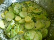 Zucchinisalat Gelb-Grün zu NT Paprika-Rollbraten - Rezept