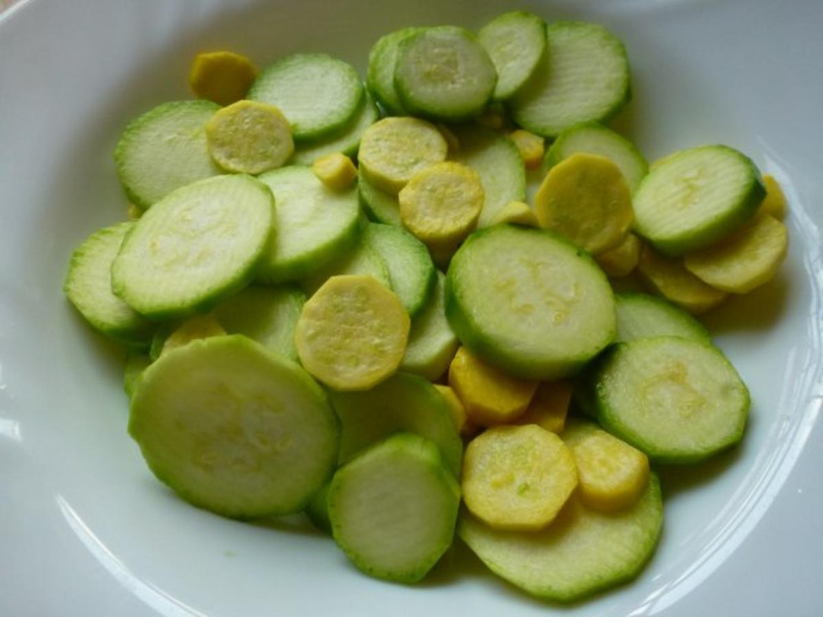 Zucchinisalat Gelb-Grün zu NT Paprika-Rollbraten - Rezept - Bild Nr. 4
