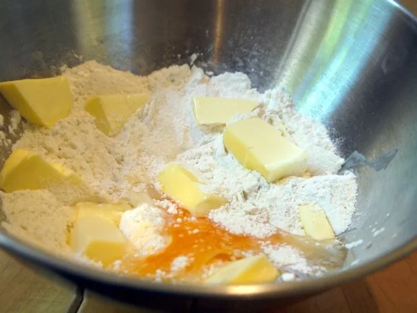 Ziegenkäsetarte mit karamellisiertem Knoblauch - Rezept - Bild Nr. 2