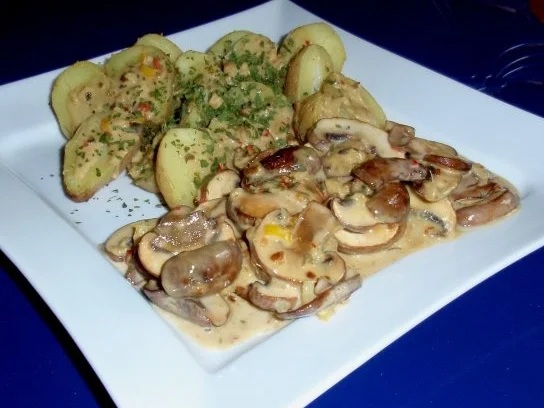 Scharfe Champignons mit Pellkartoffeln - Rezept