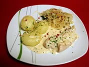 Putenbrust in weißer Rosmarinsoße mit  schlesischen Klößen und Petersiliensauerkraut - Rezept