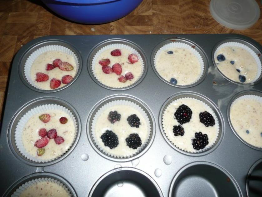 Biskuit Muffins mit Beeren 23 Stück - einfach - 163 kcal/100g