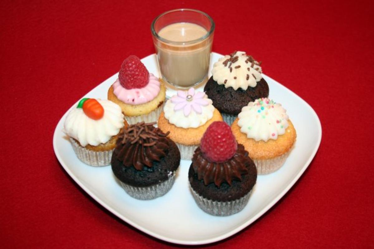 Bunte Auswahl von Cupcakes - Rezept