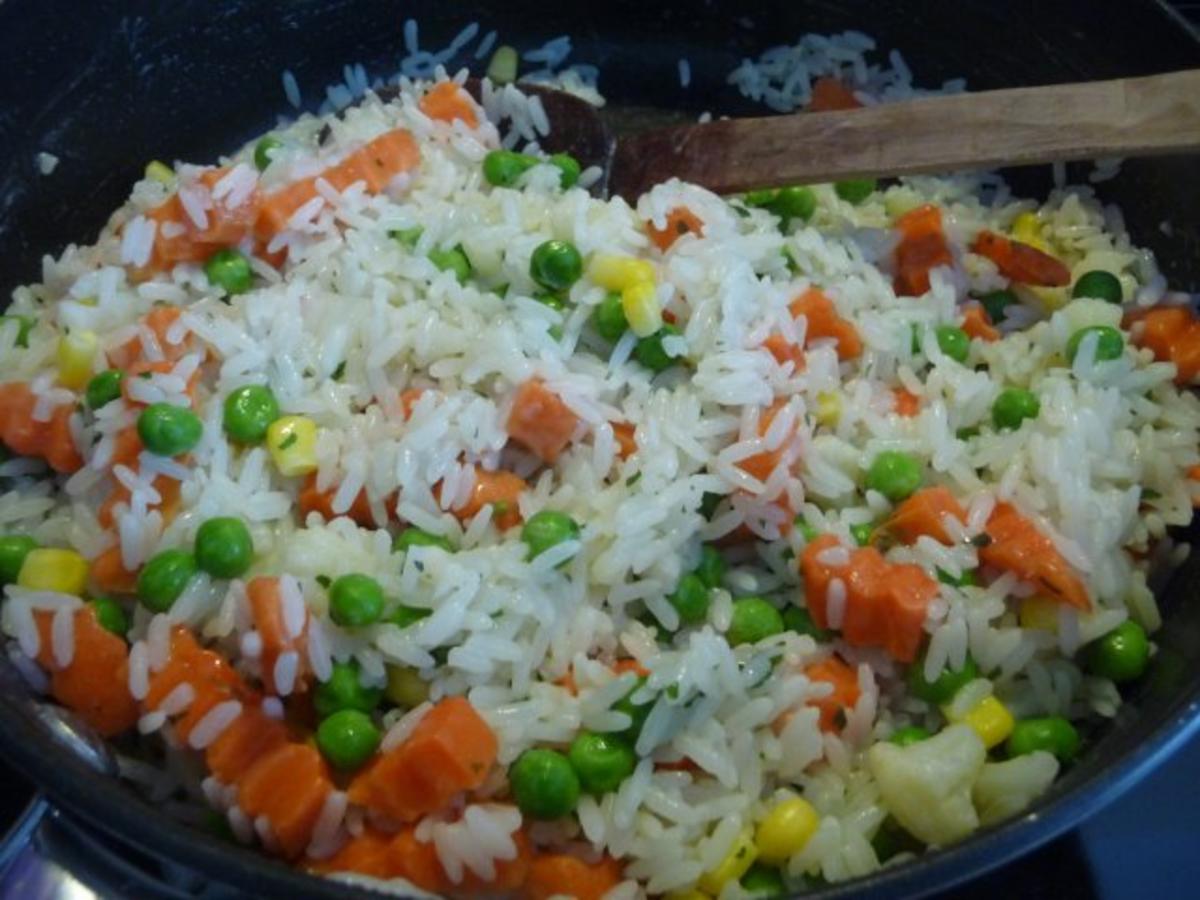 Geflügel : Hähnchenschenkel an buntem Reis mit Salat - Rezept - Bild Nr. 6