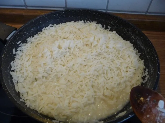 Geflügel : Hähnchenschenkel an buntem Reis mit Salat - Rezept - Bild Nr. 5