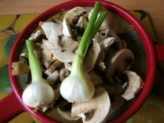 Rahmige Champignos mit Minikotelett und Rosmarinkartoffeln - Rezept - Bild Nr. 2