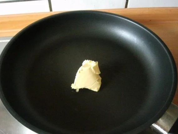 Rahmige Champignos mit Minikotelett und Rosmarinkartoffeln - Rezept - Bild Nr. 3