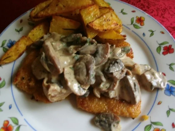 Rahmige Champignos mit Minikotelett und Rosmarinkartoffeln - Rezept - Bild Nr. 9