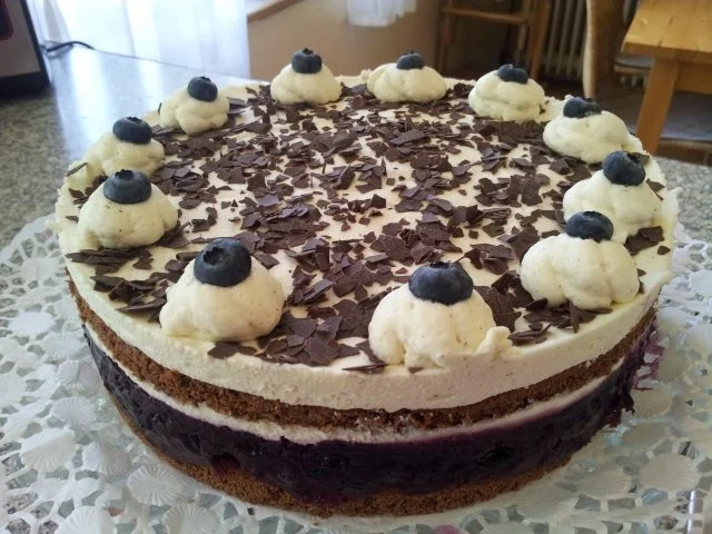 Rezept: Torte "Schwarzwälder Art" mit Blaubeeren Bild Nr. 2 Torte "Schwarzwälder Art" mit Blaubeeren - Rezept - Bild Nr. 2