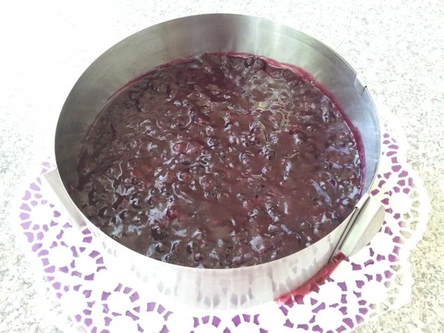 Rezept: Torte "Schwarzwälder Art" mit Blaubeeren Bild Nr. 9 Torte "Schwarzwälder Art" mit Blaubeeren - Rezept - Bild Nr. 9