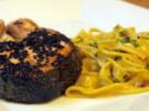 Schwarzer-Sesam-Lachs mit selbstgemachter Tagliatelle und Rosa-Pfeffer-Sauce - Rezept