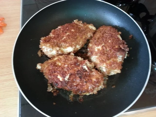 Rezept: gefüllte Hähnchenbrust mit Knäckekruste an Tomatensoße Bild Nr. 2 gefüllte Hähnchenbrust mit Knäckekruste an Tomatensoße - Rezept - Bild Nr. 2