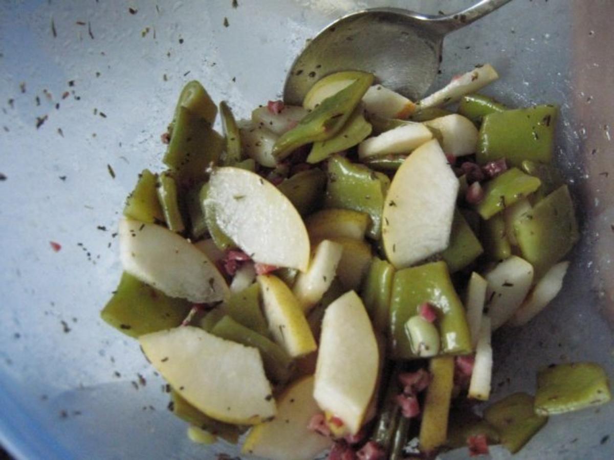 Bilder für Schnibbelbohnensalat mit Speck und Birne - Rezept