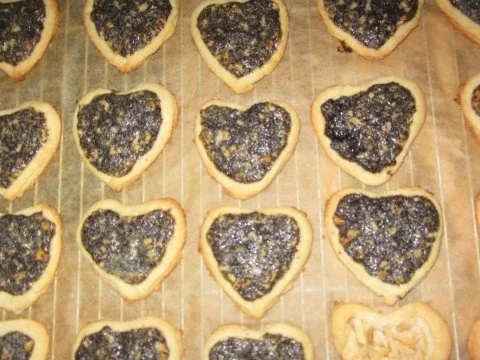 Rezept: Mohn-Vanille-Herzplätzchen Bild Nr. 2 Mohn-Vanille-Herzplätzchen - Rezept - Bild Nr. 2
