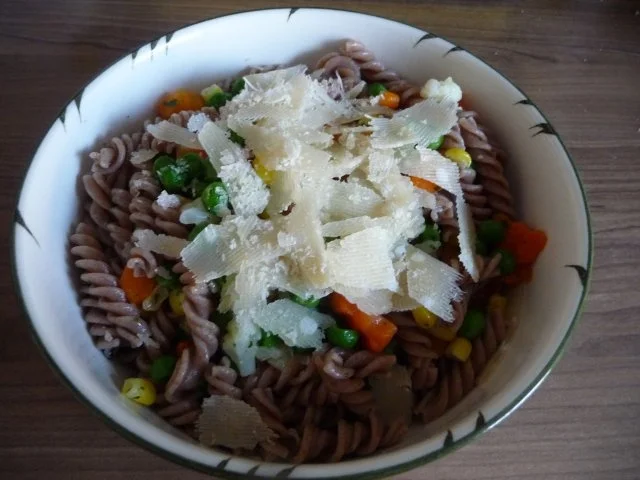 Pasta : Dinkel-Volkorn-Spirelli mit Buttergemüse und gehobeltem Parmesan - Rezept - Bild Nr. 2