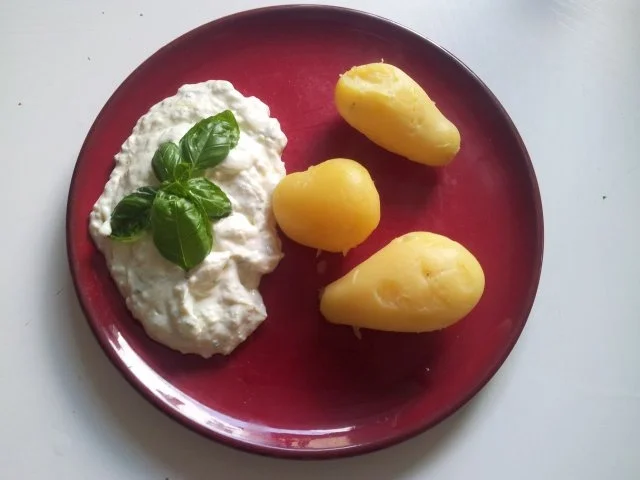 Quark mit Leinöl, frischem Basilikum + Zwiebeln - Rezept - Bild Nr. 3