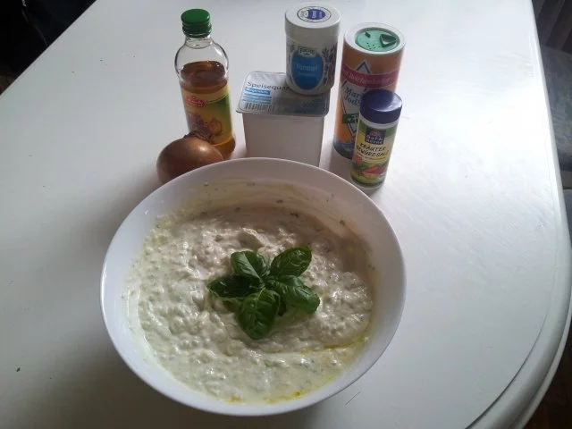 Quark mit Leinöl, frischem Basilikum + Zwiebeln - Rezept - Bild Nr. 9