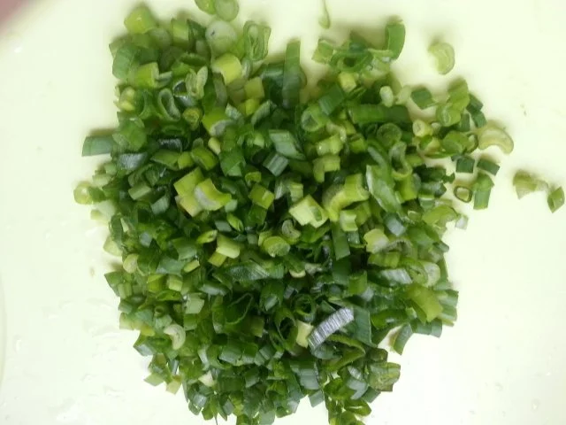 Quark mit Leinöl, frischem Basilikum + Zwiebeln - Rezept - Bild Nr. 4