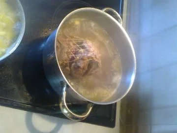 Rezept: Putenrollbraten mit Klößen und Mischgemüse Putenrollbraten mit Klößen und Mischgemüse - Rezept