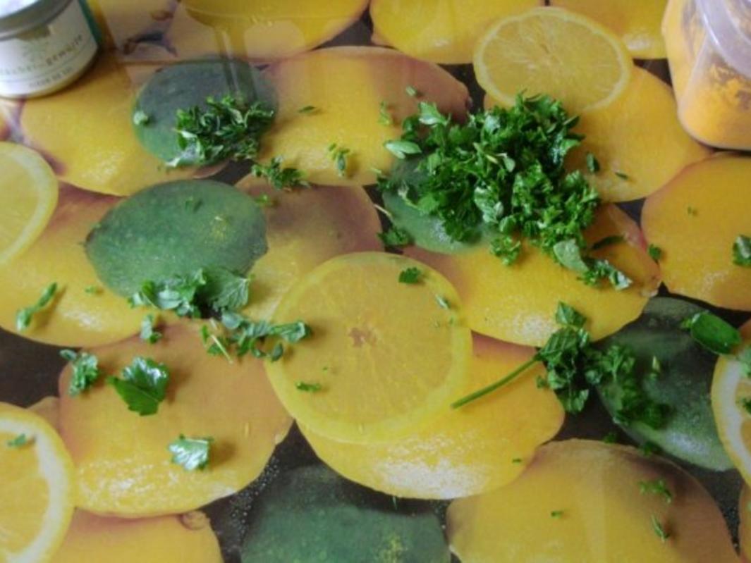 Marinierte Hähnchenbrustfilet s mit karamellisierten Möhren in Senf ...