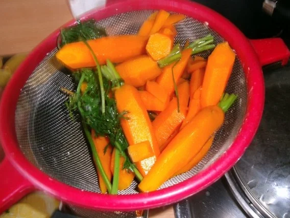 marinierte Hähnchenbrustfilet"s mit karamellisierten Möhren in Senf-Schnittlauchsosse - Rezept - Bild Nr. 12