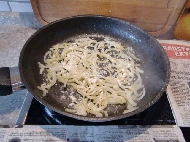 Geschnetzeltes mit Champignons auf ein Reisbett - Rezept - Bild Nr. 9