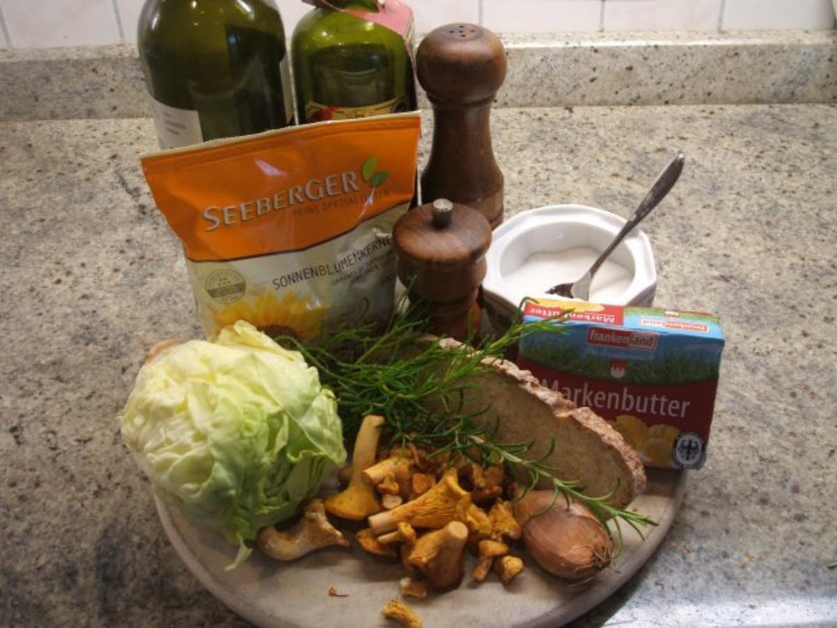 Pilze: Salat von marinierten Pfifferlingen mit Kräuter-Croutons - Rezept - Bild Nr. 3