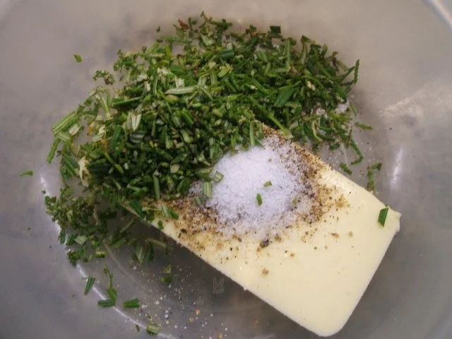 Pilze: Salat von marinierten Pfifferlingen mit Kräuter-Croutons - Rezept - Bild Nr. 5