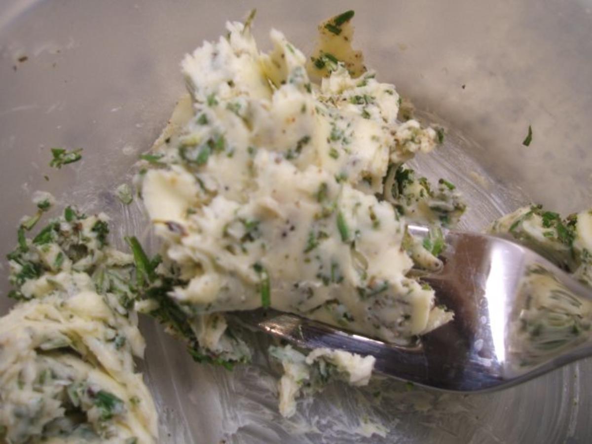 Pilze: Salat von marinierten Pfifferlingen mit Kräuter-Croutons - Rezept - Bild Nr. 6