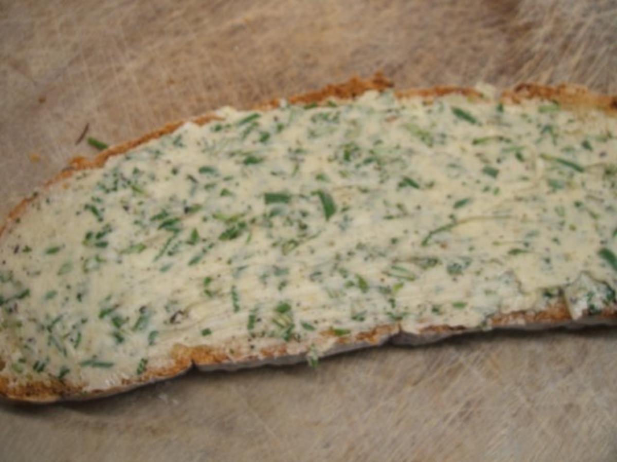 Pilze: Salat von marinierten Pfifferlingen mit Kräuter Croutons ...