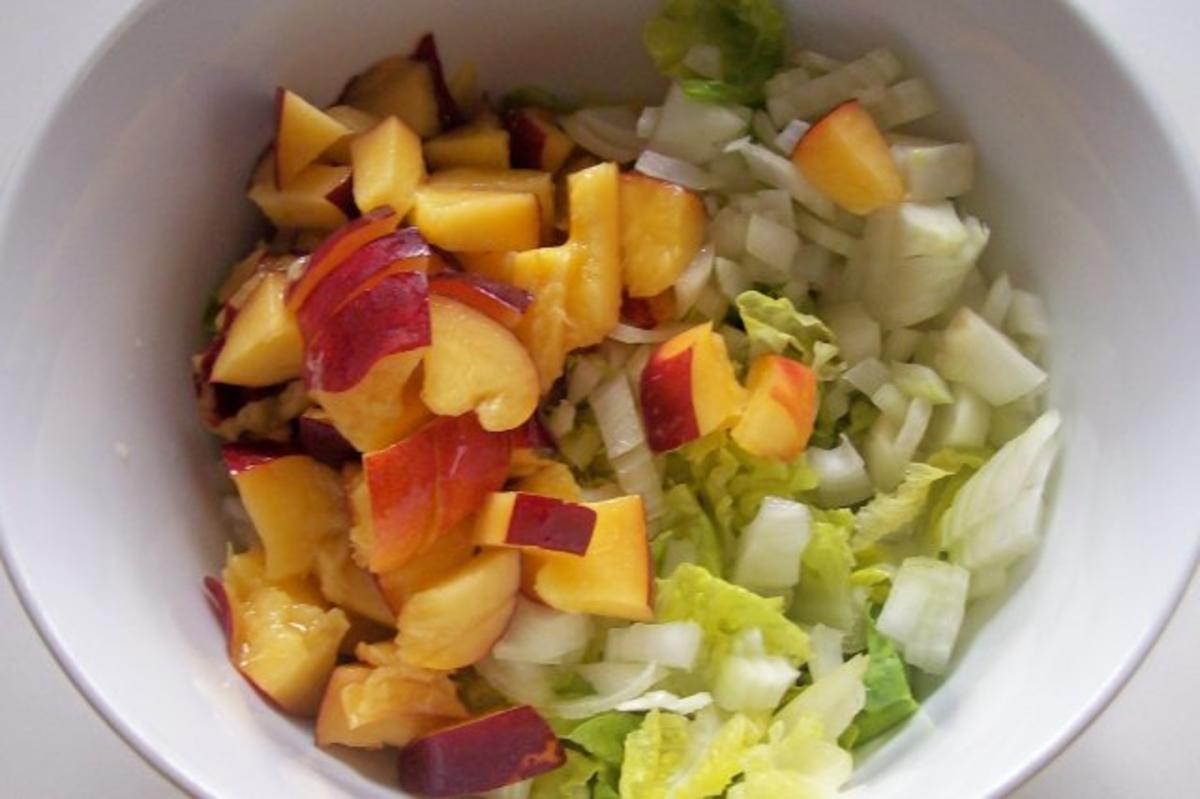 Grüner Salat mit Nektarinen und Joghurtdressing - Rezept - Bild Nr. 2