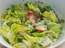 Grüner Salat mit Nektarinen und Joghurtdressing - Rezept