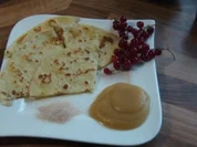 Pfannkuchen mit Zimt,Zucker und Apfelmark - Rezept