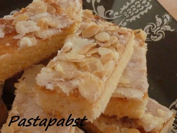 Blitz-Butterkuchen mit Mandelhaube - Rezept - Bild Nr. 3