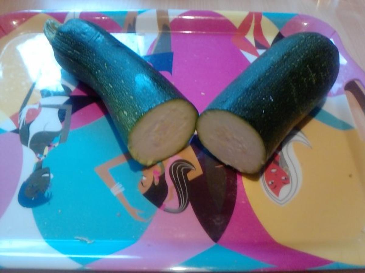 Da wird die Zucchini in der Pfanne verrückt oder 007-Zucchini geschüttelt nicht gerührt - Rezept - Bild Nr. 2