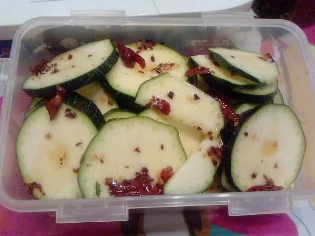 Rezept: Da wird die Zucchini in der Pfanne verrückt oder 007-Zucchini geschüttelt nicht gerührt Bild Nr. 3 Da wird die Zucchini in der Pfanne verrückt oder 007-Zucchini geschüttelt nicht gerührt - Rezept - Bild Nr. 3