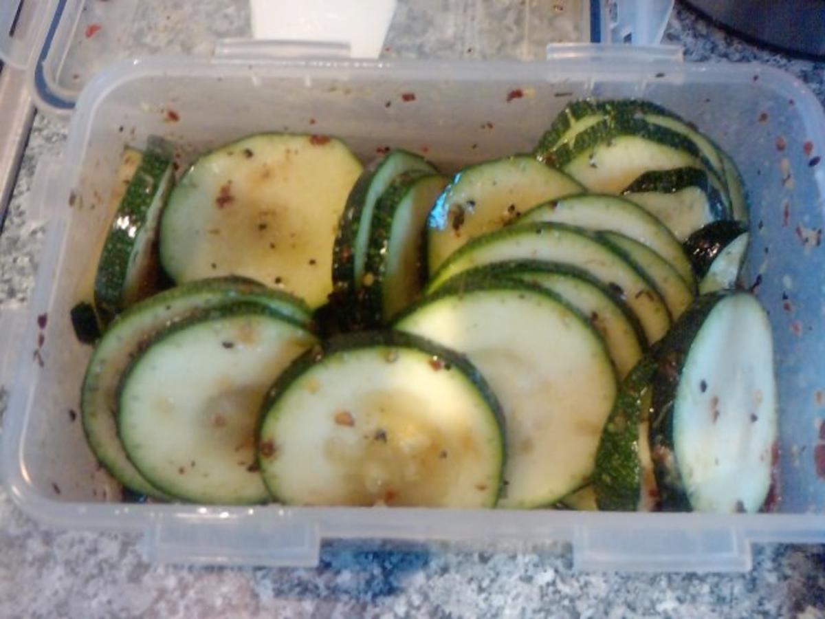 Da wird die Zucchini in der Pfanne verrückt oder 007-Zucchini geschüttelt nicht gerührt - Rezept - Bild Nr. 6