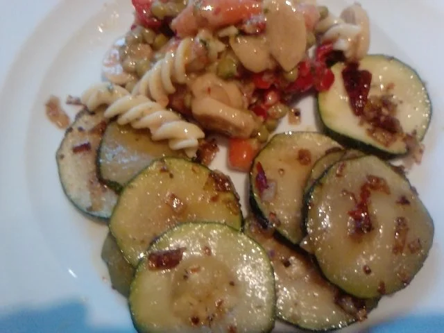 Rezept: Da wird die Zucchini in der Pfanne verrückt oder 007-Zucchini geschüttelt nicht gerührt Bild Nr. 10 Da wird die Zucchini in der Pfanne verrückt oder 007-Zucchini geschüttelt nicht gerührt - Rezept - Bild Nr. 10