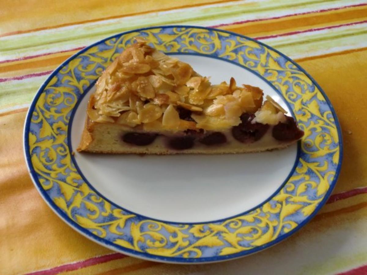 Bilder für Kirschkuchen - Kuchen mit karamelisiertem Mandel Topic - Rezept