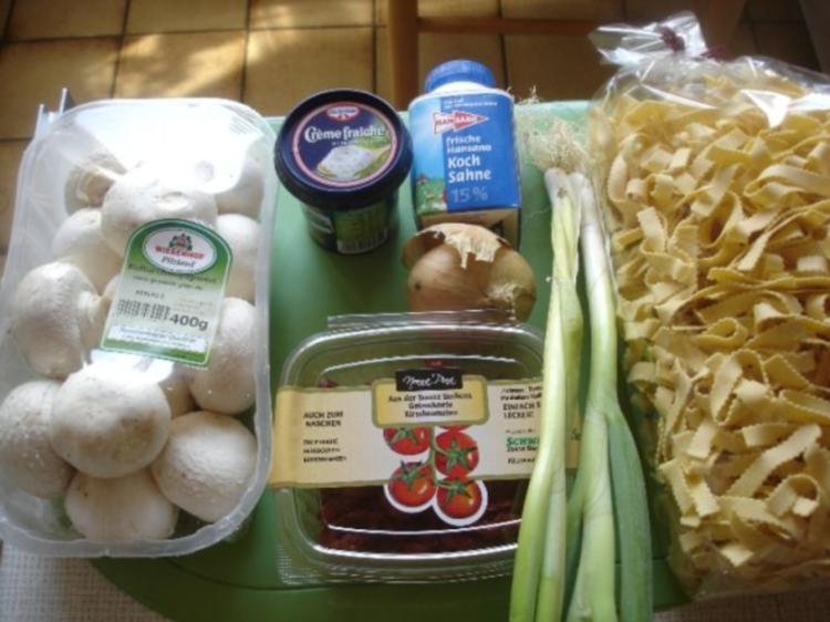 Nudeln mit Sahne-Champignons - Rezept mit Bild - kochbar.de