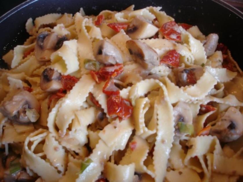 Nudeln mit Sahne Champignons - einfach - von MausVoh